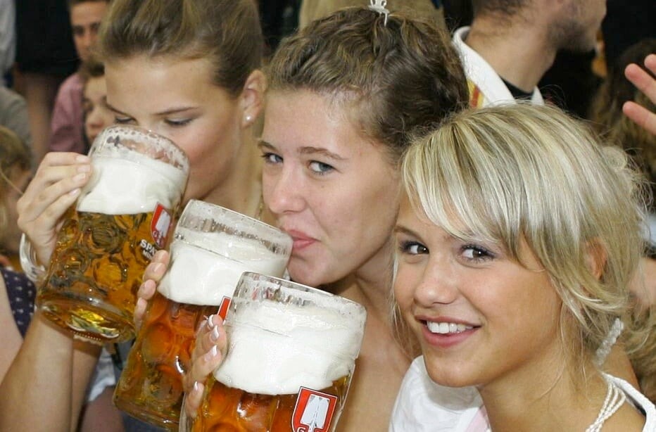 girls_chugging_beer - Total Life Counseling for Children, Teens, Adolescents and Adults in Orlando Winter Park Clermont Lake Mary and Central Florida