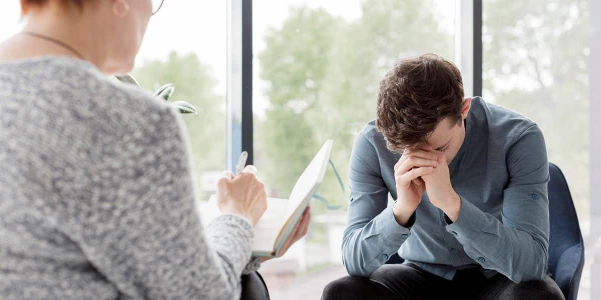 Counselor taking notes - Total Life Counseling for Children, Teens, Adolescents and Adults in Orlando Winter Park Clermont Lake Mary and Central Florida Counselor taking notes